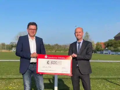 Sind froh, mit einem gr&ouml;&szlig;eren Scheck helfen zu k&ouml;nnen: Der Vereinsvorsitzende Zoran Smolić und Schatzmeister Karl-Heinz Heckmann.