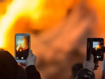 Nach zwei Jahren Pause gibt es in diesem Jahr endlich wieder Osterfeuer. Wir geben eine &Uuml;bersicht, wo Sie einige davon in Ostfriesland finden.