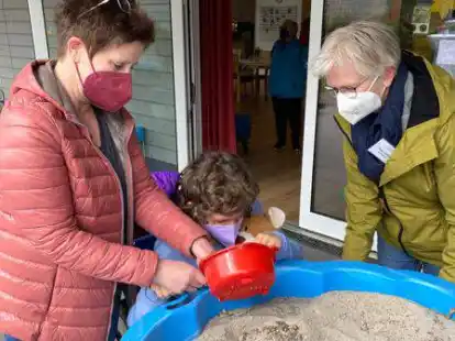 Die kleinen und gro&szlig;en Besucher hatten bei der &bdquo;Edelsteinsuche&ldquo; viel Spa&szlig;.