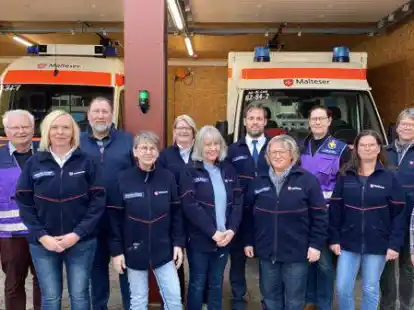 Das Kriseninterventionsteam der Sandkruger Malteser: Ortsbeauftragter Norbert Tenkhoff (1. v. l.), Notfallseelsorger Udo Dreyer (2. v. l.), Ursel Bunjes (7. v. l.) und Teamleiter Tim J&auml;ger (8. v. l.).