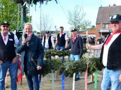 In Lemwerder besuchte B&uuml;rgermeisterin Christina Winkelmann gleich drei Feiern zum 1. Mai.