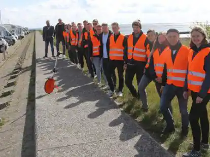 Studenten des Studiengangs Verkehrswesen der Jade-Hochschule um Prof. Dr.-Ing. Rainer Schwerdhelm (2. von rechts) erarbeiten zurzeit ein Verkehrskonzept f&uuml;r Horumersiel