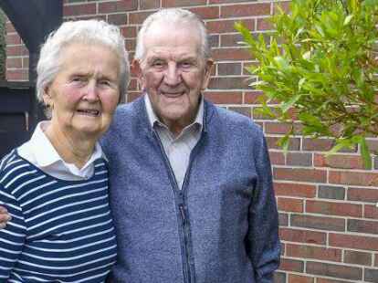 Feiern an diesem Dienstag ihre Eiserne Hochzeit: Hella und Walter Oltmann aus Neuenburg