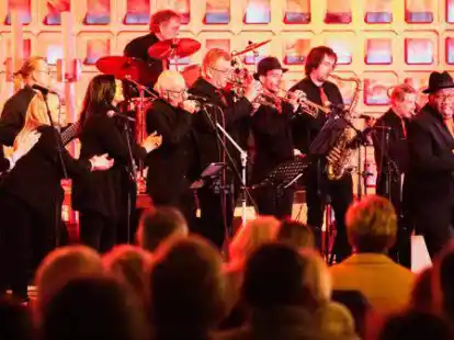 Die Big Hot Jazz Stompers spielten gemeinsam mit John Lee Hooker jr. in der Kirche.