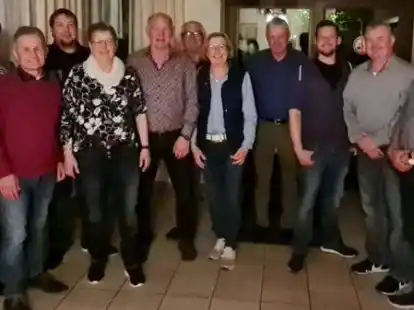 Der alte und neue Vorstand und die Mitglieder des erweiterten Vorstands des Heimatverein Neuscharrel (von links): Agnes Deddens, Manfred Theilmann, Andy Keizer, Karin Ortmann, Willi Brake, Werner Fuhler, Karin Wieborg, Hans-Gerd Eilers, Stefan Feldhaus, Bernd Janssen und Leo Cloppenburg. Es fehlt Dirk Unterbrink.