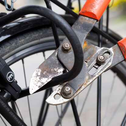 Ohne Versicherung wird es teuer: Zwar wurden in Deutschland zuletzt weniger Fahrr&auml;der gestohlen, der dadurch angerichtete Schaden nahm aber zu.