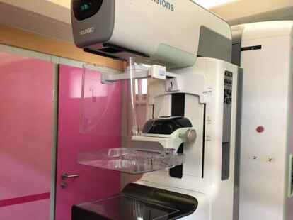 Die Untersuchung erfolgt an einem speziellen R&ouml;ntgenger&auml;t. Foto: Anuschka Kramer