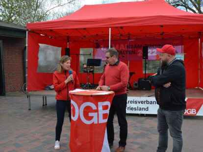 Wie k&ouml;nnen die aktuellen Krisen gemeistert werden: dar&uuml;ber sprachen (von links) Siemtje M&ouml;ller, Lothar Bredemeyer und Marcus Baitis.