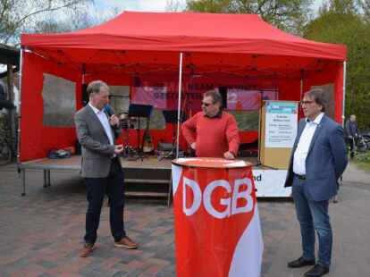 Kamen w&auml;hrend der Diskussionsrunde auf die Corona-Pandemie zu sprechen: (von links) Gerd-Christian Wagner, Lothar Bredemeyer und Sven Ambrosy.