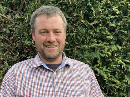 Jochachim Geiken ist der Leiter des DRK-Ortsvereins in Dornum und dort die treibende Kraft. Sein Bruder schlug ihn als &bdquo;Mensch des Jahres&ldquo; vor.