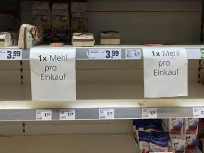 Zwischenzeitlich herrscht in vielen Mehl-Regalen in den M&auml;rkten Ebbe, sie werden aber immer wieder aufgef&uuml;llt &ndash; der Preis ist allerdings nicht mehr der, der er mal war.