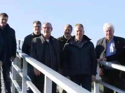 Der Entw&auml;sserungsverband Jade hat den neuen Verbandsausschuss f&uuml;r f&uuml;nf Jahre gew&auml;hlt (von links): Jan-Gerd Oltmanns, Wilke Stahmer, Gesch&auml;ftsf&uuml;hrer R&uuml;diger Wilken Brake, Verbandstechniker Volker K&ouml;hler Golzwarden, Heino Frels, Dieter Theilen, Carl-Folte Loy (kandidierte nicht wieder) und Fritz-Harald Strodthoff-Schneider.