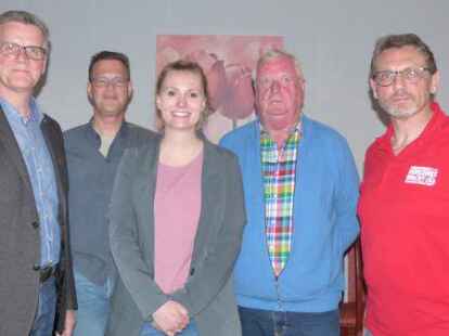 Der Vorstand (v.l.): J&ouml;rn Kreikebaum (Vorsitzender), Christian Meyer (Schatzmeister), Anne Alfers (erweiterter Vorstand &bdquo;Medien&ldquo;), Klaus Fangmann (Gesch&auml;ftsf&uuml;hrer), Achim Wach (stellvertretender Vorsitzender). Auf dem Bild fehlen  Clemens Averbeck, Holger Bruns, Angelika Berten und Dieter Sch&uuml;tte.