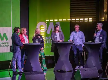 Diskutierten &uuml;ber die Arbeitswelt im OM: Moderator Jochen Steinkamp, Amtsleiterin f&uuml;r Wirtschaftsf&ouml;rderung Nicole Bramlage, Prof.in Dr.in Jantje Halberstadt, Cathleen Cordes, Prof. Dr. Christoph Kolbeck, LzO-Vorstand Olaf