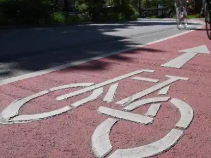 Radeln auf der Stra&szlig;e? Eine Leserin betitelt die Verkehrsf&uuml;hrung im Ortskern von Hude als Dauerthema (Symbolbild)