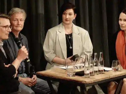 Diskutierten &uuml;ber Ern&auml;hrung im Wandel (von links): Patrick B&uuml;hr, R&uuml;genwalder M&uuml;hle; Prof. Dr. Guido Ritter, Fachhochschule M&uuml;nster, Bianca von Husen (Oeins) und Dr. Barbara Grabkowsky, Verbund Transformationsforschung agrar.