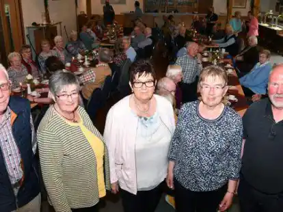 75 Jahre VdK-Ortsverband: Der  Vorstand (v. l.)  mit  Hans-G&uuml;nter Ostermann, Rita Asche, Marga Sch&uuml;tte, Gunda Menkens und  Hermann Folke begr&uuml;&szlig;te zahlreiche Mitglieder zur Jubil&auml;umsfeier.