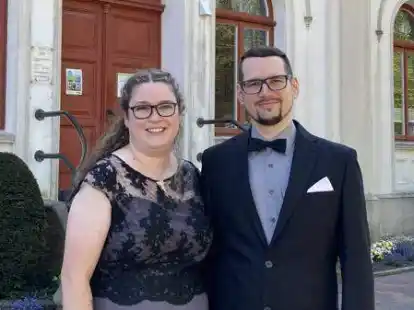 Saskia und Thorsten Sanders haben sich f&uuml;r eine Hochzeit im Mai entschieden. Sie gaben sich im Norder Standesamt das Jawort.
