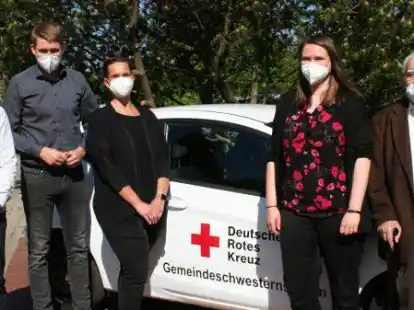 Treffen beim DRK-Seniorenzentrum in Harpstedt: (von links) Pflegedienstleiter Stefan Klattenhoff, Vorsitzender der SPD-Kreistagsfraktion Thore G&uuml;ldner, Leiterin der DRK-Gemeindeschwesternstation/Sozialstation Harpstedt Maike Rieks, Einrichtungsleiterin des DRK-Seniorenheims Harpstedt Romina Kahler sowie Altb&uuml;rgermeister Hermann Bokelmann.