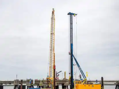 Am zuk&uuml;nftigen Anleger f&uuml;r den Fl&uuml;ssiggasimport in Wilhelmshaven hat bereits der erste Rammschlag stattgefunden. Die Gemeinde Butjadingen ist von dem Terminal indirekt betroffen.