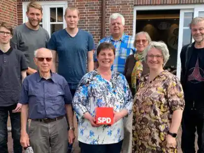 Bei der Jahreshauptversammlung des SPD-Ortsvereins Harpstedt: (oben von links) Finn Drews, Gast Thore G&uuml;ldner, Daniel Helms, Klaus Stark, Ingrid Klein, Matthias Hoffmann, (unten von links) Heinz Klein, Petra Brinkmann und Saskia Kamp