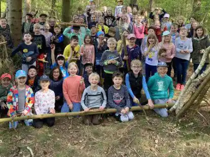 Die Kinder der Peter-Lehmann-Schule in Sage lernen in dieser Woche den Wald in ihrer Umgebung kennen.