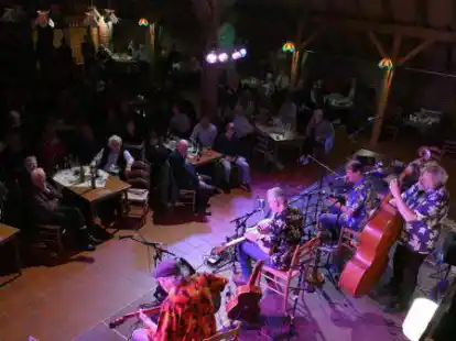 BAf&ouml;G gestrichen? Die muntere Herrenrunde von &bdquo;Front Porch Picking&ldquo; hatte trotzdem ihren Spa&szlig;