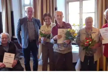 Ehrungen beim VdK in Hude (v.l.): Burkhard Suhr, Vorsitzender Rolf Renken, Margarethe Borchers, Peter Lange, Marlies B&uuml;nger und Hille Bengen-Osterloh