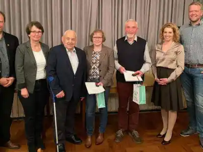 Die Bockhorner CDU hat ihre Mitgliederversammlung abgehalten (von links): B&uuml;rgermeister Thorsten Krettek, Vorsitzende Doris Meinen, Gerd Eilers (50 Jahre Mitglied), Heinke Sieckmann (25 Jahre), Paul Weber (50 Jahre), Landtagskandidatin Katharina Jensen und Fraktionsvorsitzender Heiko Haschen.