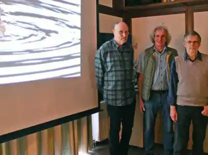 Haben sich mit der R&uuml;ckkehr der Biber besch&auml;ftigt: (von links) Andreas Sch&uuml;ring, Willy Zerhusen, Wolfgang Pohl und Marianne Bernhard-Beeskow