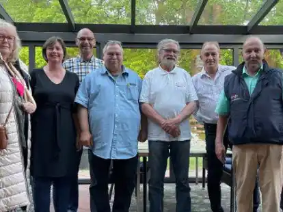 Der neue Vorstand beim B&uuml;rgerbus (von links): Andrea Gleinig, Katja J&ouml;llenbeck, Norbert Fellner, Folker Evers, Hartmut Spillner, Jochen Hoppe, Volkmar Hafemann und Wolfgang Schulze, auf dem Bild fehlt Peter Utikal.