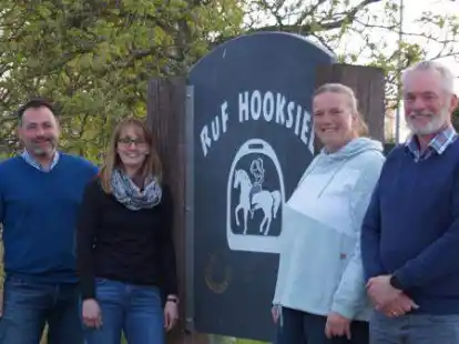 Der Vorstand des RuF Hooksiel: (von links) 1. Vorsitzender Stephan Mohrmann, Gesch&auml;ftsf&uuml;hrerin Kristina de Vries, 2. Vorsitzende Frauke Jan&szlig;en und 3. Vorsitzender Enno J&uuml;ngling