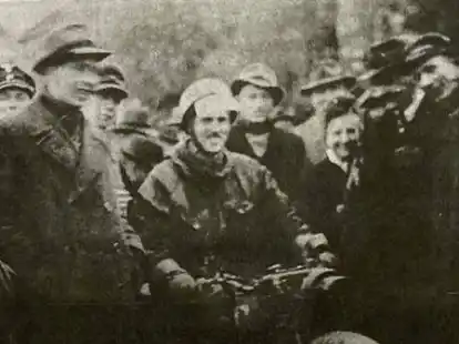 Die ersten Kanadier erreichen bei Kriegsende die Stadt Aurich.