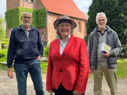 Ernst Heinje, Claudia Peplau und Wolfgang Martens (von links) freuen sich, dass die Online-Datenbank an den Start gehen kann.