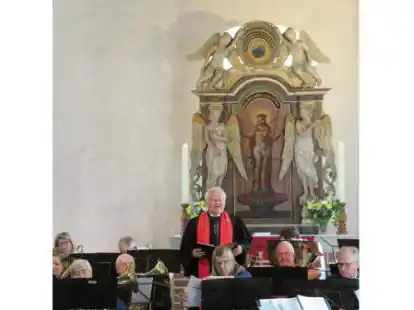 Die Engel oben am Blutaltar haben wieder alle Fl&uuml;gel. Das wurde am Sonntag im Gottesdienst gefeiert.