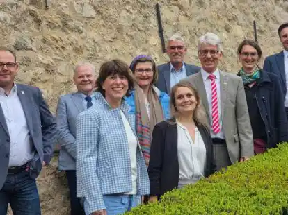 An dem Treffen nahmen teil (von links) Patrick Kunkel (Eltville), Uwe Schubert (Brake), Elisabeth Pfeffer (Zwiesel), Barbara Lilje und Michael Stutzer (Eltville), Kristina Tsch&ouml;pp (Zwiesel), Michael Kurz (Brake) sowie Julia &Uuml;belh&ouml;r (Eltville) und Alexander Hannes (Zwiesel).