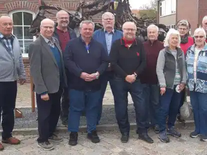 Sie geh&ouml;ren zum Aper Seniorenbeirat und wurden f&uuml;r drei Jahre gew&auml;hlt (von links): Harald Steinfeld, Albrecht-Erich Krause, Rolf Fittje, Axel Dratwa, Horst Liebsch, Reinhard Glaffig, Hans-Werner Wielp&uuml;tz, Christine Wielp&uuml;tz, Ursula R&uuml;ther, Johanne G&ouml;ttig, Johannes Alberding, Karin Beckmann, Johann Hasselhorst und Hermann Tammen. Auf dem Foto fehlen Gerda Nagel und Harald Schmidt.