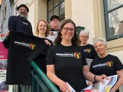 Haben das Gegengerade-Filmfestival organisiert (von links): Farschid Ali Zahedi, Svenja Teebken, Michael L&uuml;r&szlig;en, Irina Piepkorn, Annemarie Willjes und Hilu Neidhardt.