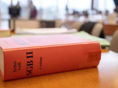 Gefl&uuml;chtete aus der Ukraine sollen k&uuml;nftig Hilfen nach dem Sozialgesetzbuch II erhalten, nicht mehr nach dem Asylbewerberleistungsgesetz.