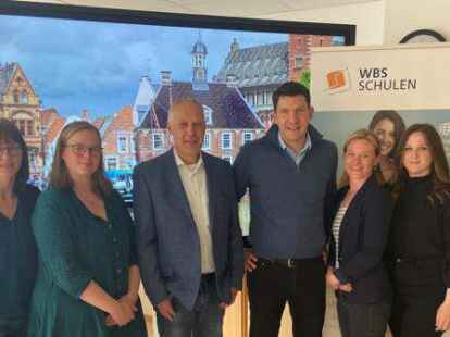 Antje P&auml;schel (Organisationsassistentin), Andrea Holthaus (Lehrerin), Guido Br&uuml;ggen (Schulleiter), Jan van der Meer (Standortleiter), Lisa Gabriel (Referentin Schulentwicklung), Vera Pastusiak (Lehrerin).