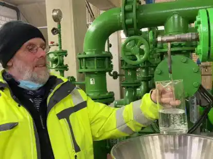 Wassermeister Dieter Bakker im Wasserwerk.