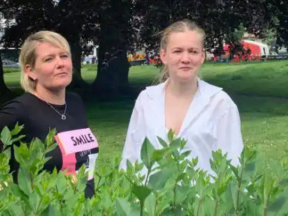 Cristin W&auml;rner (rechts) ist Sch&uuml;lerin am Lloyd Gymnasium in Bremerhaven