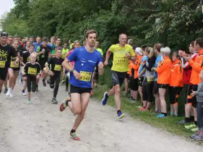 Begeisterte L&auml;ufer: Im Jahr 2019 sorgte der siebte Urwaldlauf des TuS Zetel am Naturfreibad f&uuml;r viel Trubel. &Auml;hnliches erhoffen sich die Organisatoren nun auch f&uuml;r den achten Urwaldlauf am Sonntag, 29. Mai.