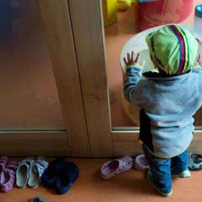 Kita-Pl&auml;tze sind Mangelware &ndash; m&uuml;ssen manche Kinder deshalb drau&szlig;en bleiben? Sicher ist, Eltern haben einen Rechtsanspruch auf einen Kita-Platz. Doch noch fehlen mehr als 100 Betreuungsangebote in der Stadt Leer.