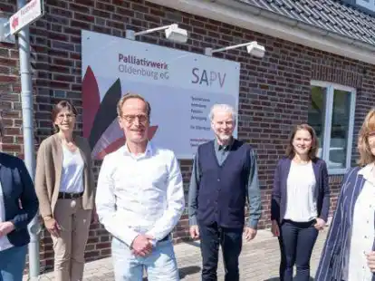 Aktiv beim Palliativwerk: (von links) Dr. Gabriele R&ouml;scheisen-Pfeifer (Aufsichtsrat), Antje Karyofilis (Vorstand), Dr. med. Holger Weigelt (Vorstand), Hartmut Loots, Iryna Hagemeier und Susan Gohr (Gesch&auml;ftsf&uuml;hrerin).