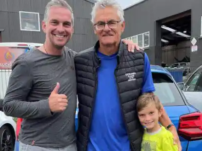 Tim Meyer (links) und Sohn Yann haben den fr&uuml;heren Werder-Profi Wynton Rufer auf Rarotonga kennen gelernt.