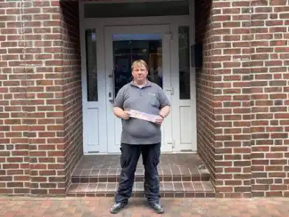 Frank Hartwig vor seiner neuen Kneipe &bdquo;Jimmys&ldquo;, die am 3. Juni erstmals seine T&uuml;r &ouml;ffnen soll.