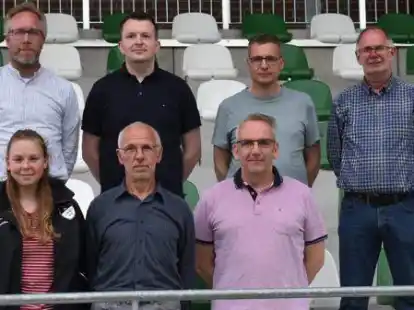 Blickte auf die erfolgreichen Veranstaltungen zur&uuml;ck: das Orga-Team mit (hinten v.l.) Frank Janssen, Jan-Dirk Meyer, Michael Kohler, Dietmar Koopmeiners, (vorne v.l.) Celina Seeger, Michael Synowzik, Thore Giencke. Es fehlt Vanessa Vogelsang.