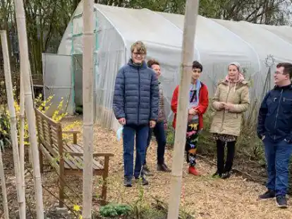 Die Sch&uuml;ler der 10a der Astrid-Lindgren-Schule beim Besuch der BBV Ammerland im Rahmen des Projektes &bdquo;Lesen und Schreiben verbindet&ldquo;.