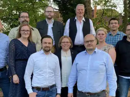Der neue Vorstand (oben von links): David Schuh, Thomas Springer, Christopher Herrmann, Stephan Schimweg, Viktor Maurer, Michael Schmiederer; (mittlere Reihe v.l.) Inga Schulz, Nadja Kurz, Bettina Mangold sowie (untere Reihe v.l.) Eugen Derksen, Sergei Meier
